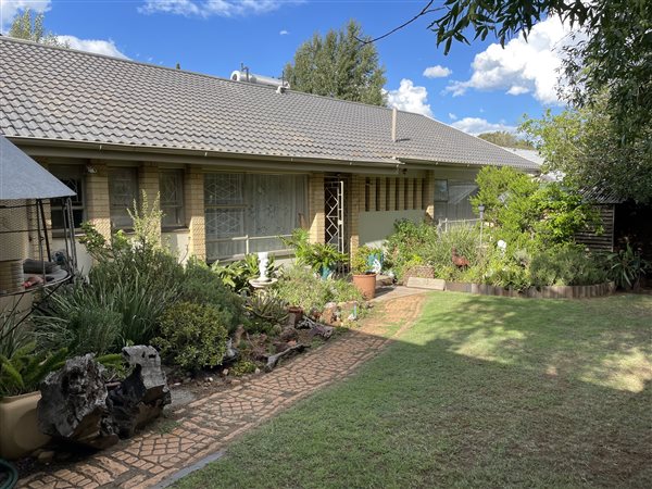 7 Bed House in Helicon Heights