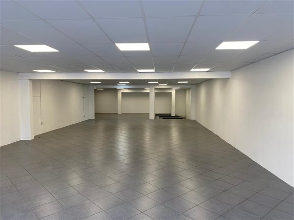 323  m² Retail Space