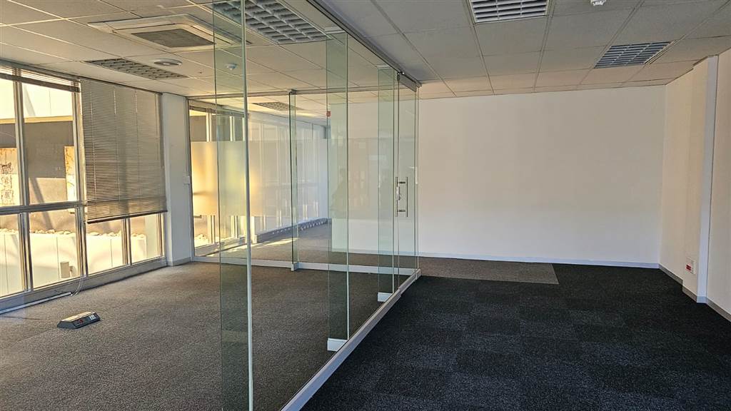 497  m² Office Space in Bedfordview photo number 9