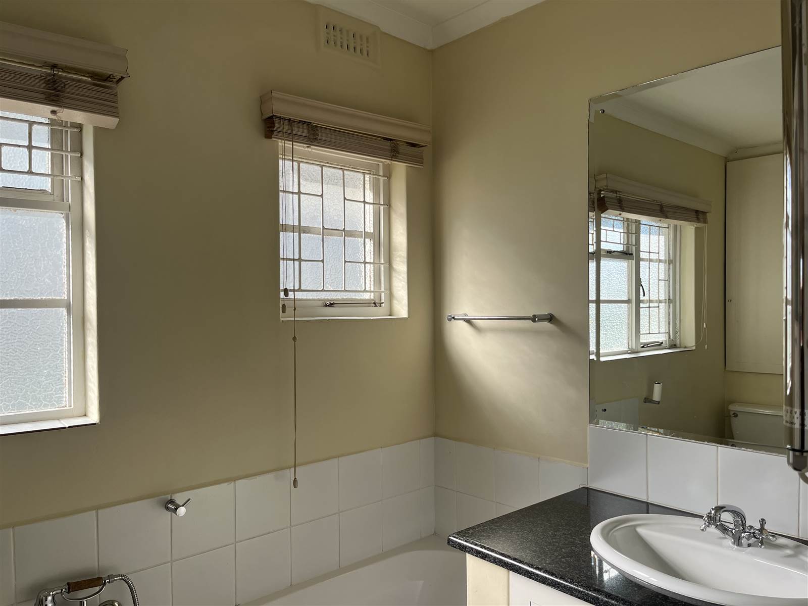2 Bed Apartment in Vredehoek photo number 13