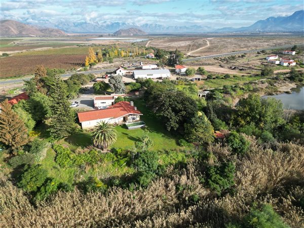764 ha Farm 764 ha Farm