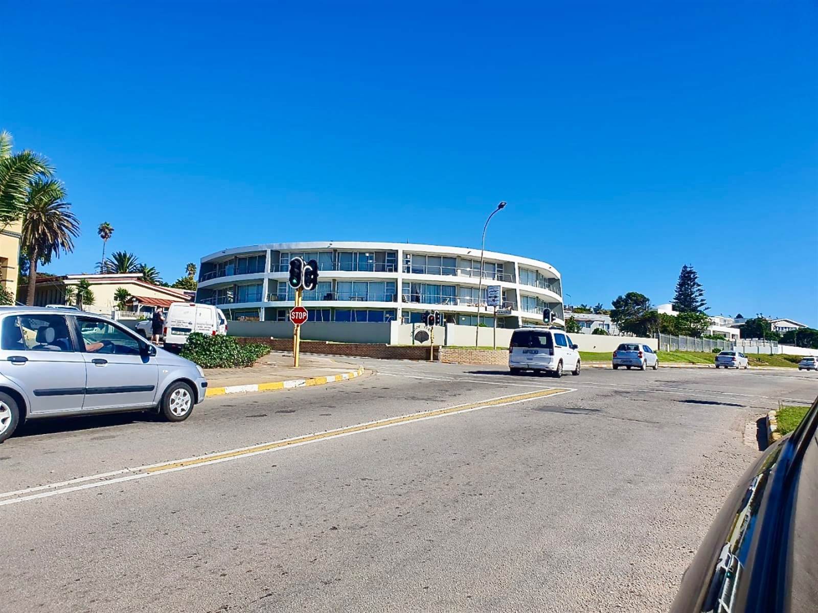 2 Bed Apartment in Jeffreys Bay photo number 25