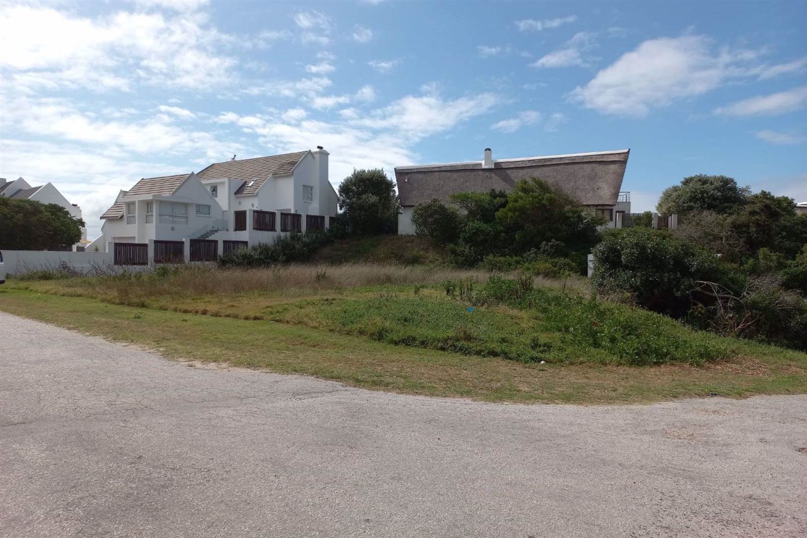 1015 m² Land available in St Francis Bay photo number 2