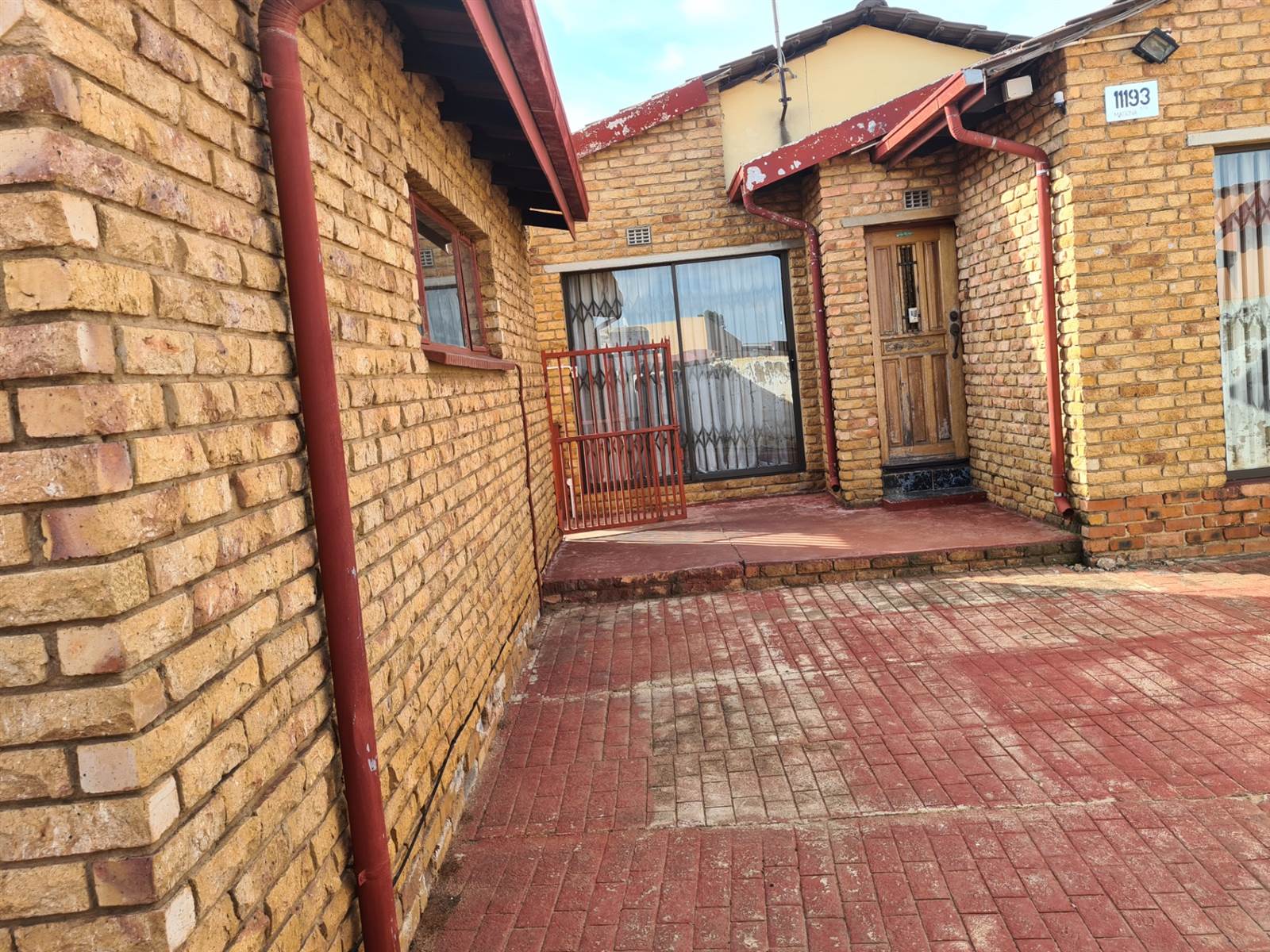 3 Bed House in Kwa Thema photo number 9
