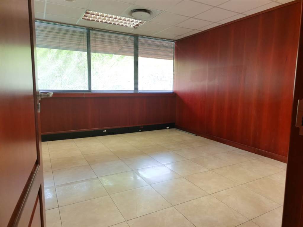 154  m² Commercial space in La Lucia photo number 11