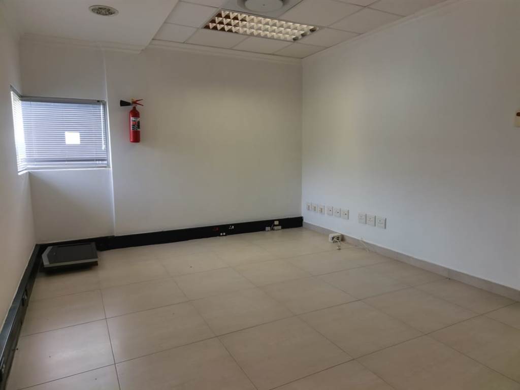 154  m² Commercial space in La Lucia photo number 19