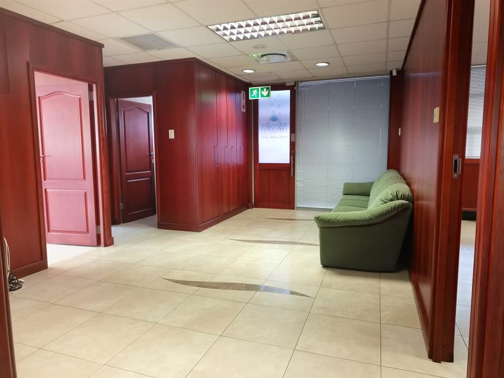 154  m² Commercial space in La Lucia photo number 4