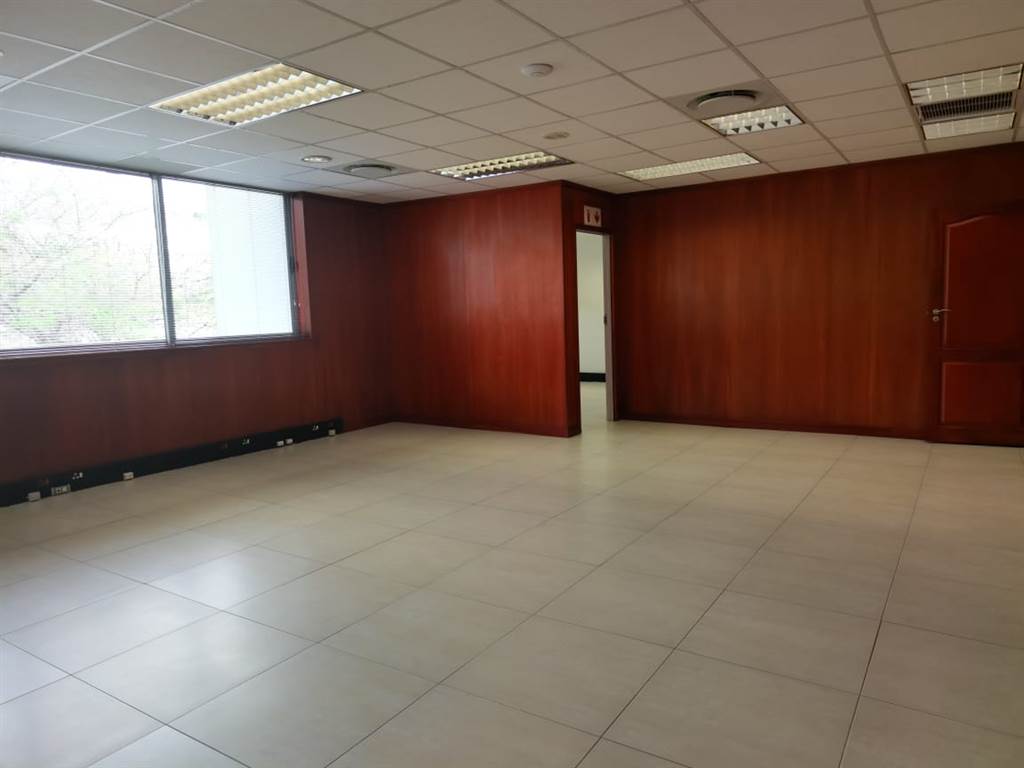 154  m² Commercial space in La Lucia photo number 8
