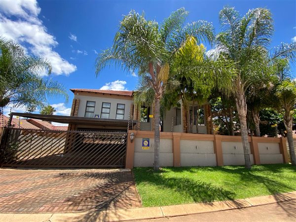 5 Bed House in Flora Park
