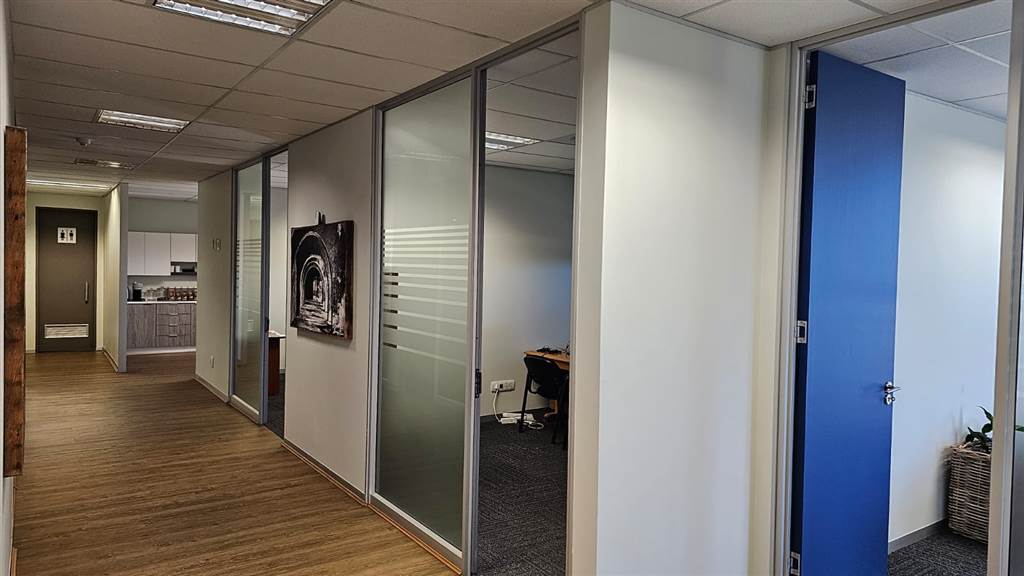 293  m² Office Space in Bedfordview photo number 15