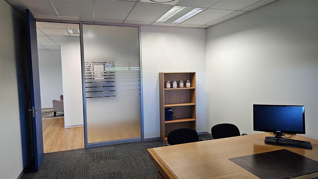 293  m² Office Space in Bedfordview photo number 13