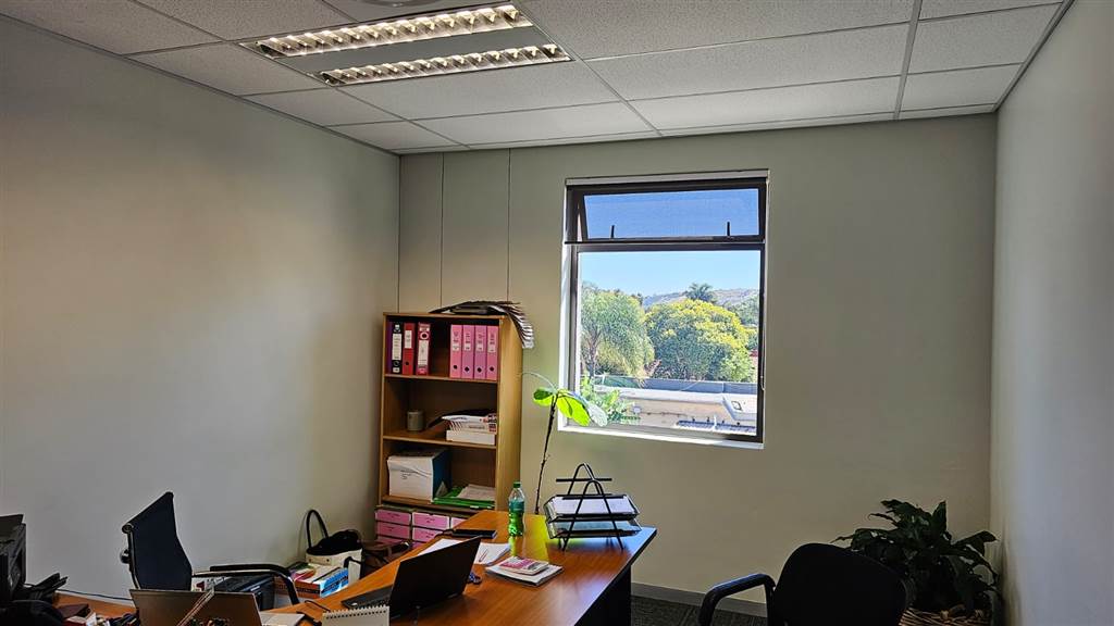 293  m² Office Space in Bedfordview photo number 18