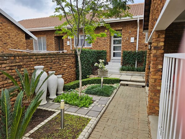 2 Bedroom Townhouse 2 Bedroom Townhouse