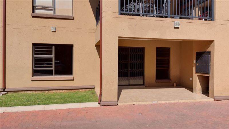 2 Bed Apartment in Boksburg Central photo number 2