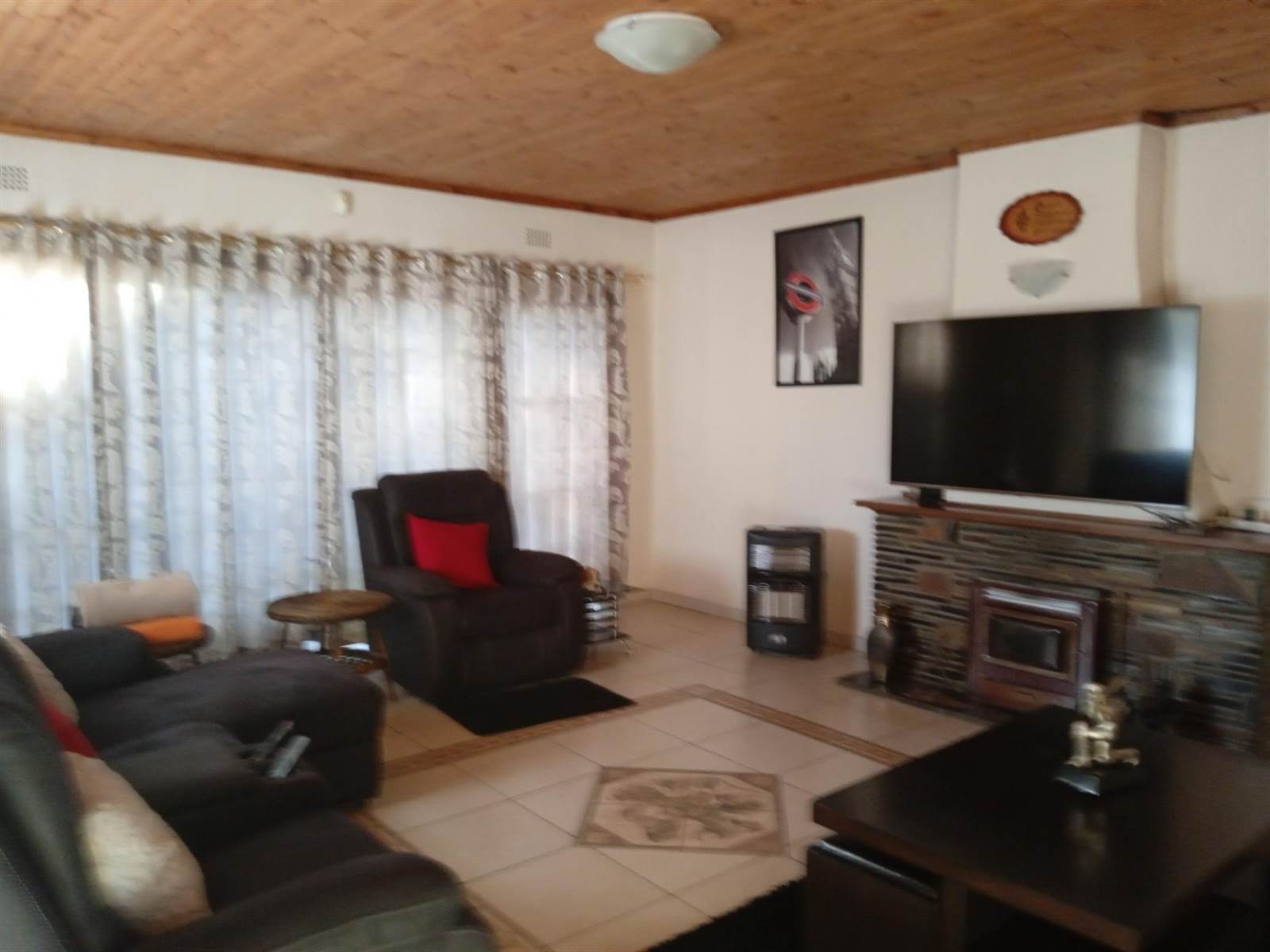 4 Bed House in Risana photo number 5