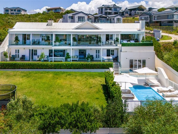 7 Bed House in Whale Rock