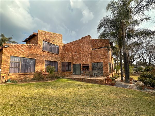 4 Bedroom House 4 Bedroom House
