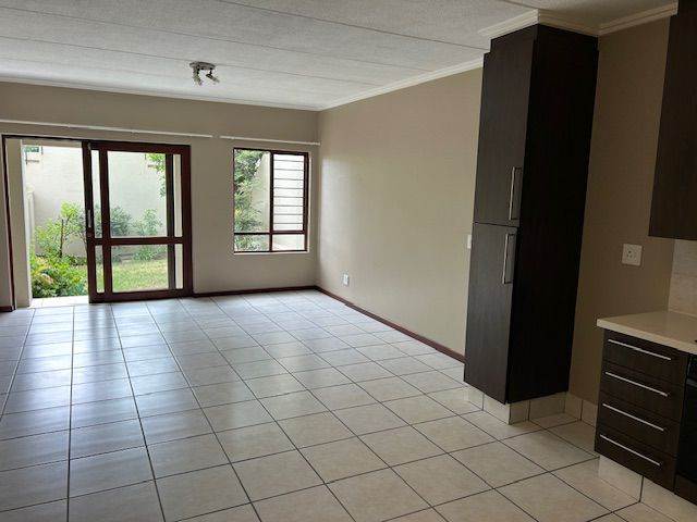 Bachelor apartment in Lonehill photo number 7