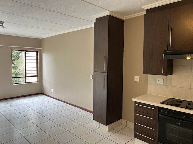 Bachelor apartment in Lonehill photo number 13
