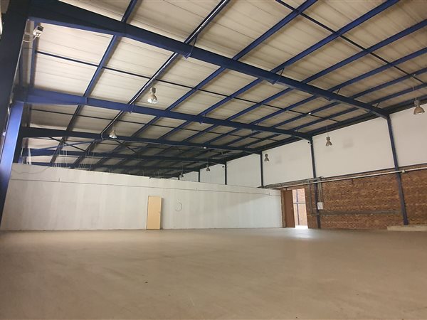 5 700  m² Industrial space