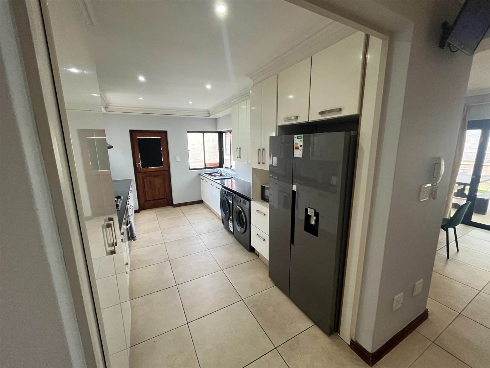 4 Bed House in Parkhurst photo number 7