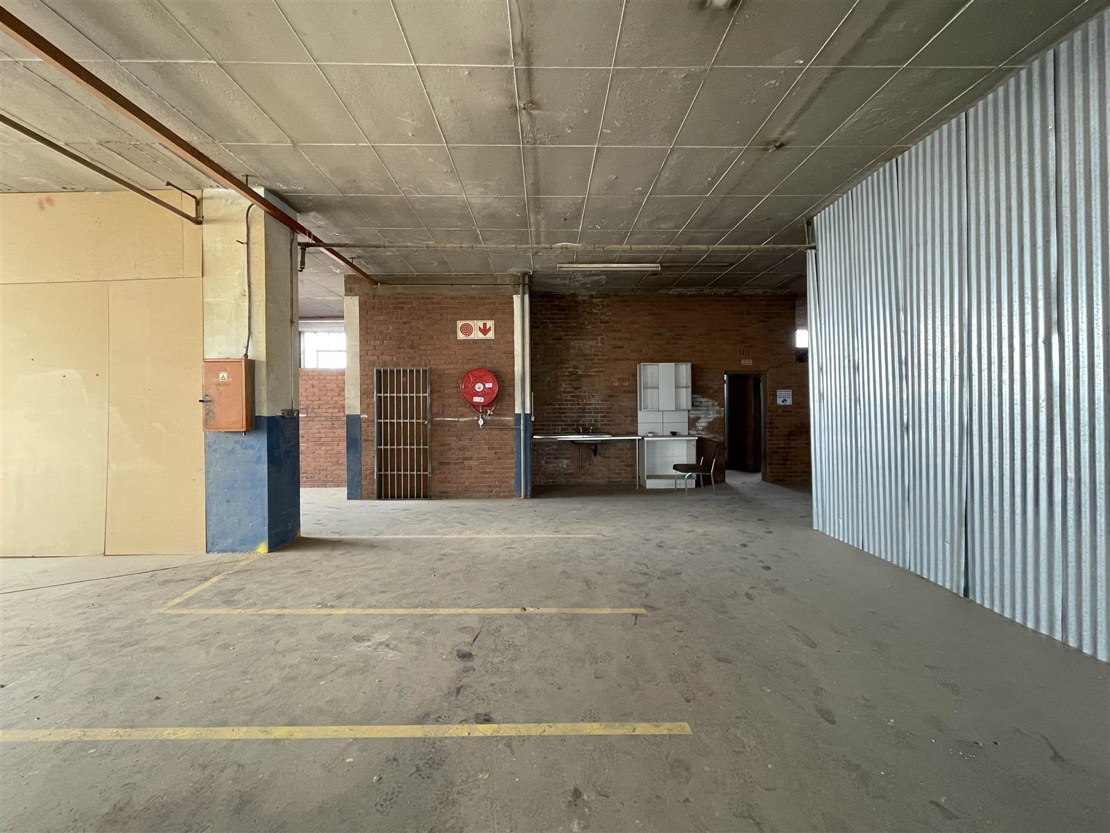 998  m² Industrial space in Electron photo number 14