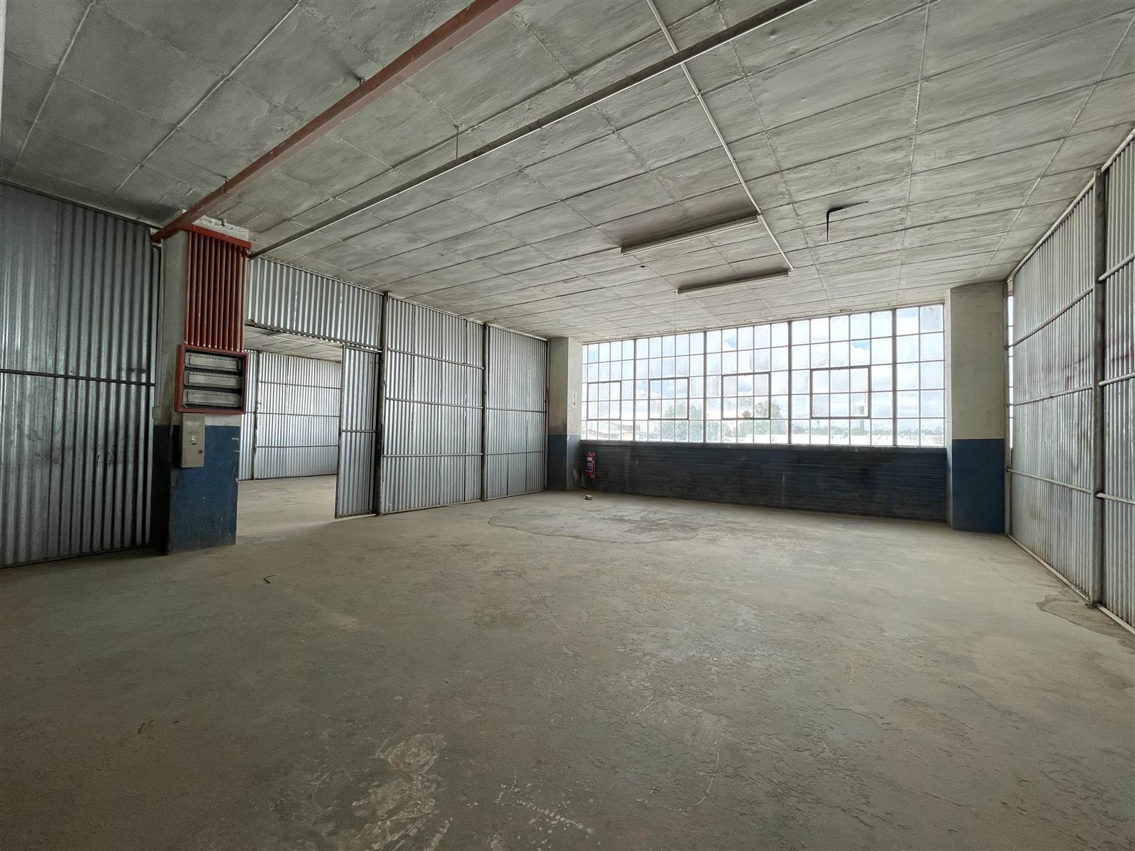 998  m² Industrial space in Electron photo number 12
