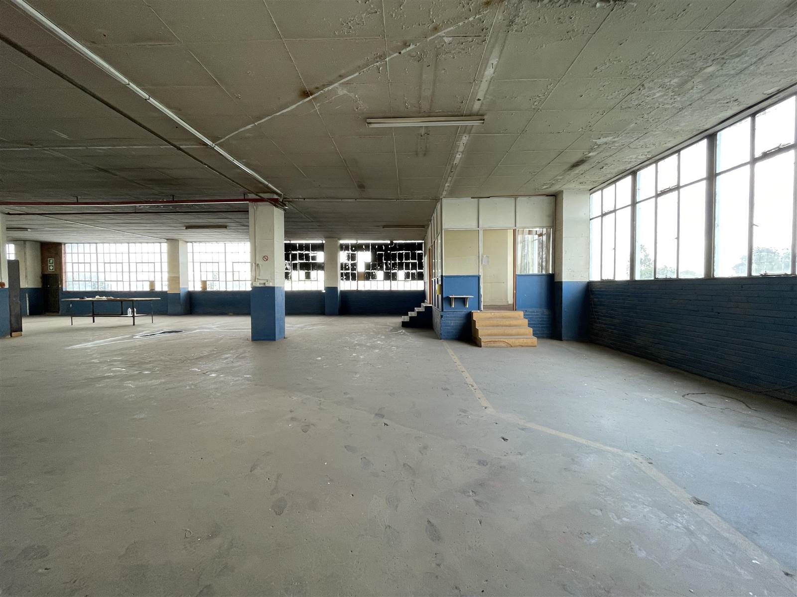 998  m² Industrial space in Electron photo number 4