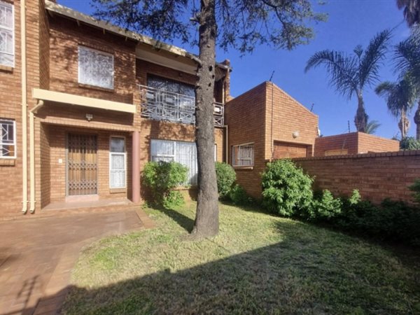 4 Bedroom House 4 Bedroom House