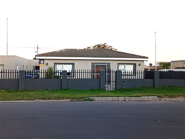 4 Bedroom House 4 Bedroom House