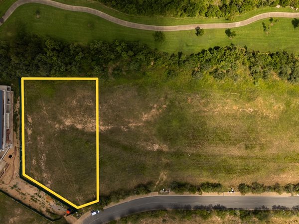 1 631 m² Land