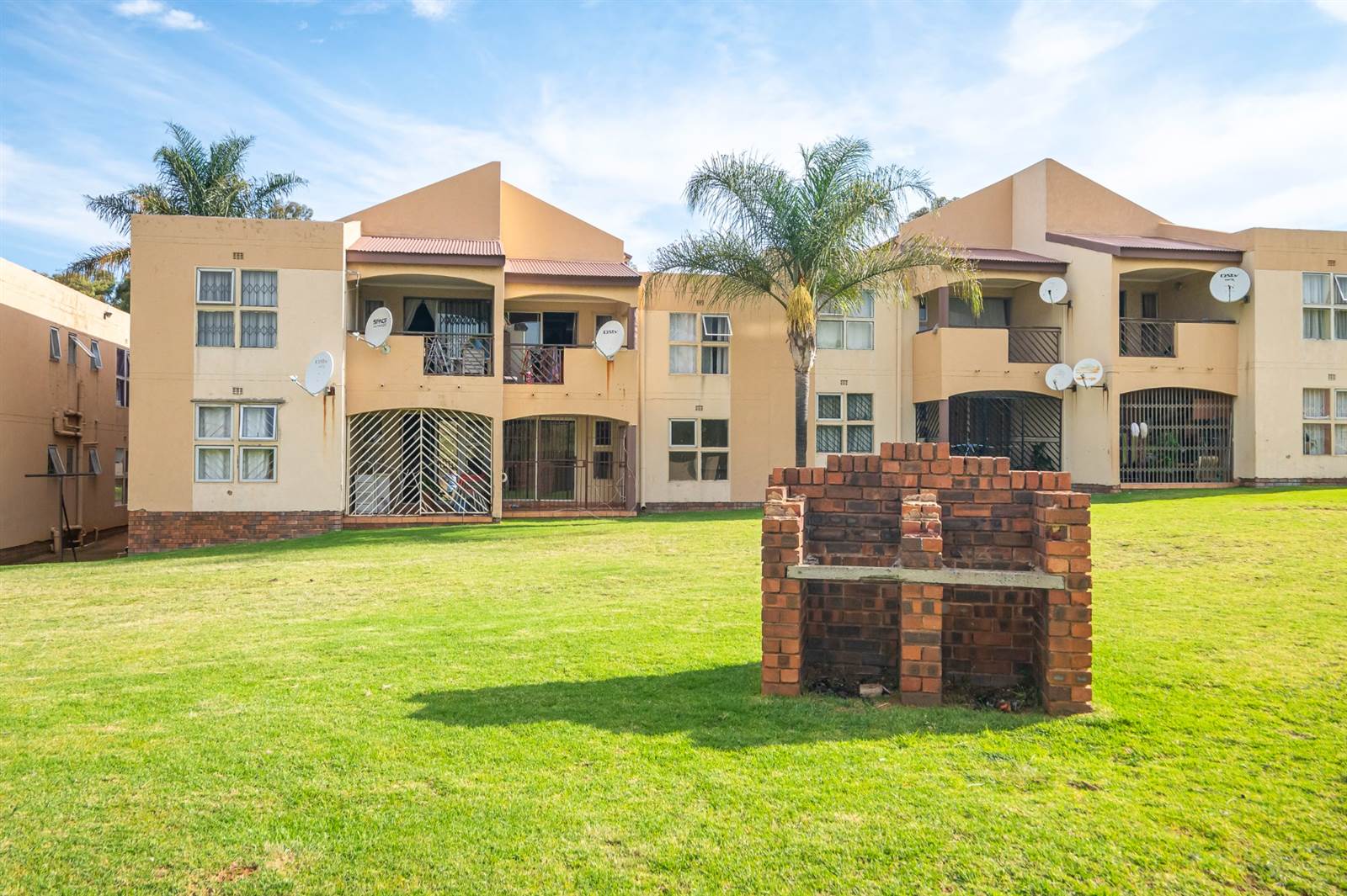 3 Bed Apartment in Meredale photo number 15