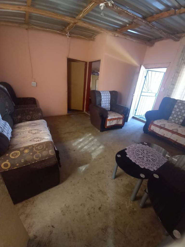2 Bed House in Lethlabile photo number 3