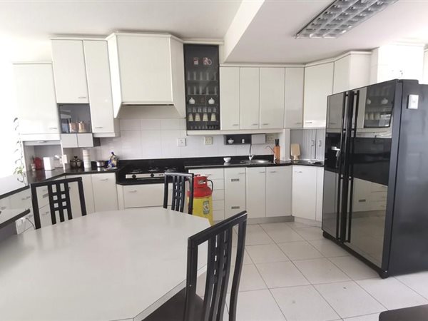 4 Bed Apartment in Greyville