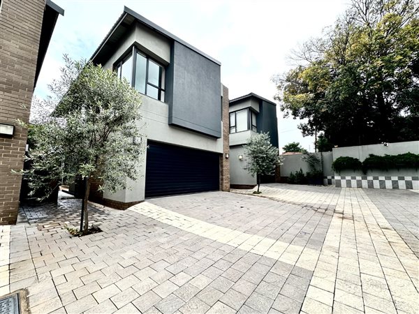 3 Bedroom Townhouse 3 Bedroom Townhouse