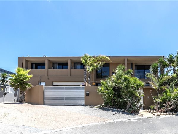 5 Bed House in Blouberg Sands