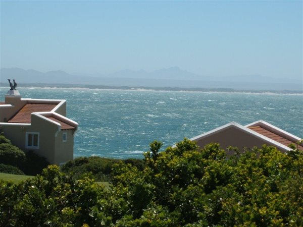 711 m² Land available in St Francis Bay