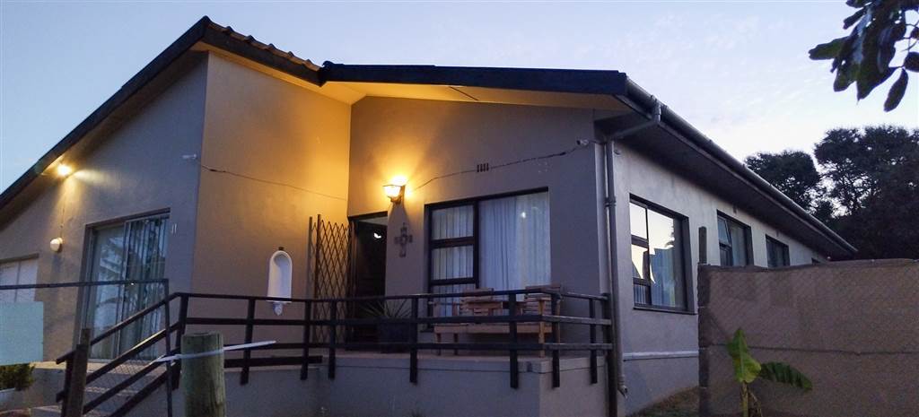 3 Bed House in Bredasdorp photo number 1
