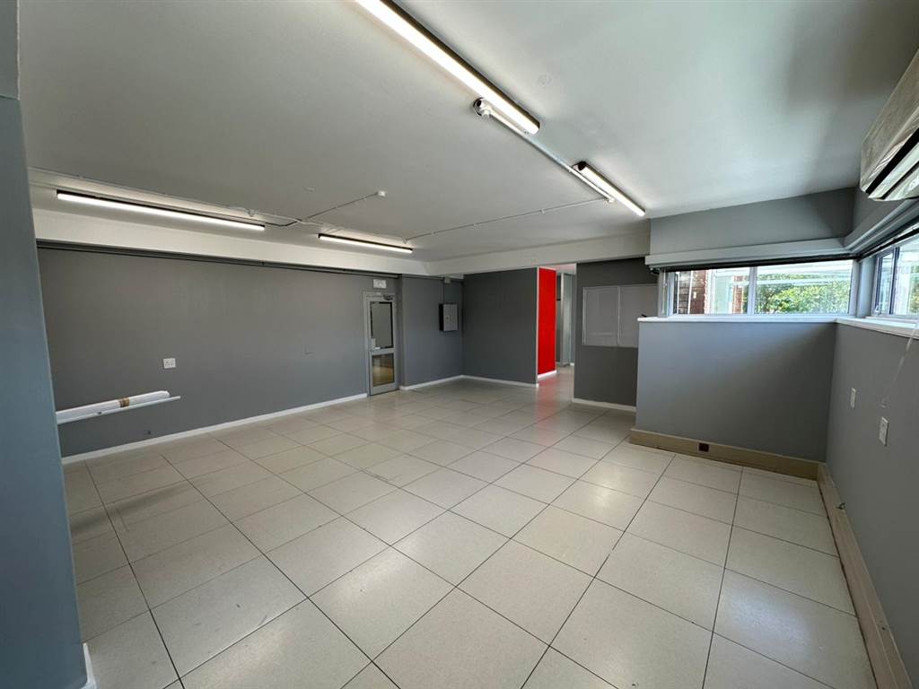 100  m² Commercial space in Ndabeni photo number 3