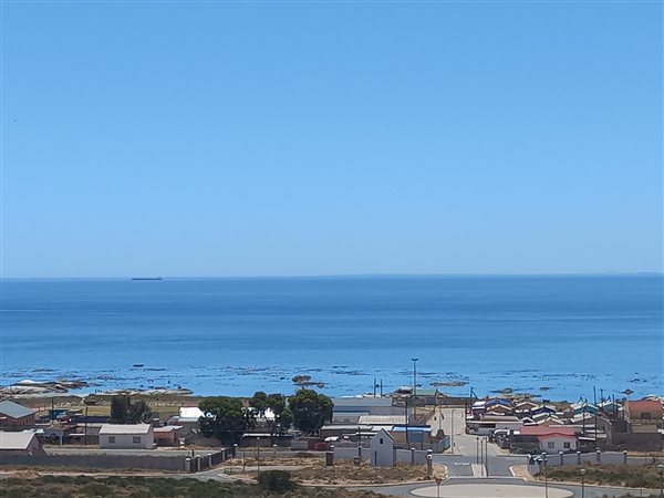 498 m² Land available in St Helena Views