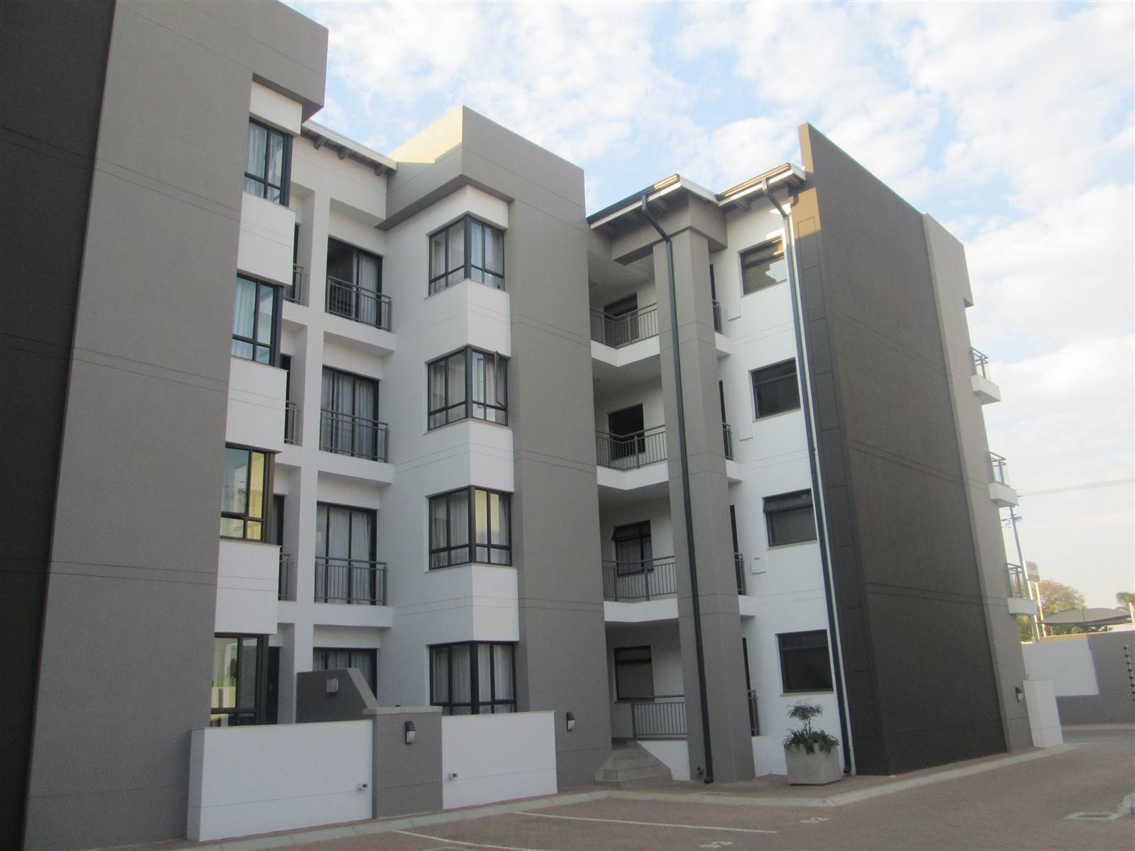 2 Bed Apartment in Rivonia photo number 27