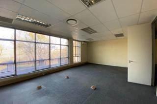 325  m² Commercial space in Doringkloof photo number 8