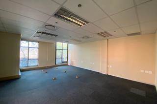 325  m² Commercial space in Doringkloof photo number 9