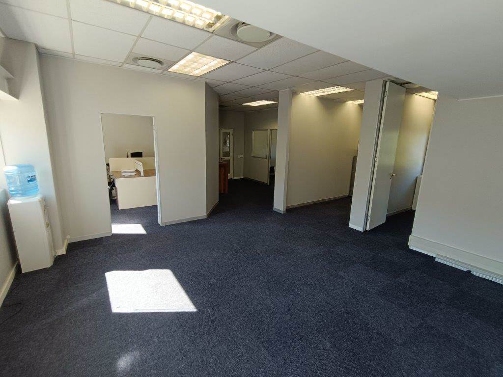 125  m² Commercial space in Bryanston photo number 11