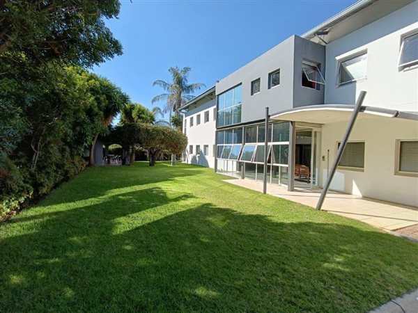 125  m² Commercial space in Bryanston