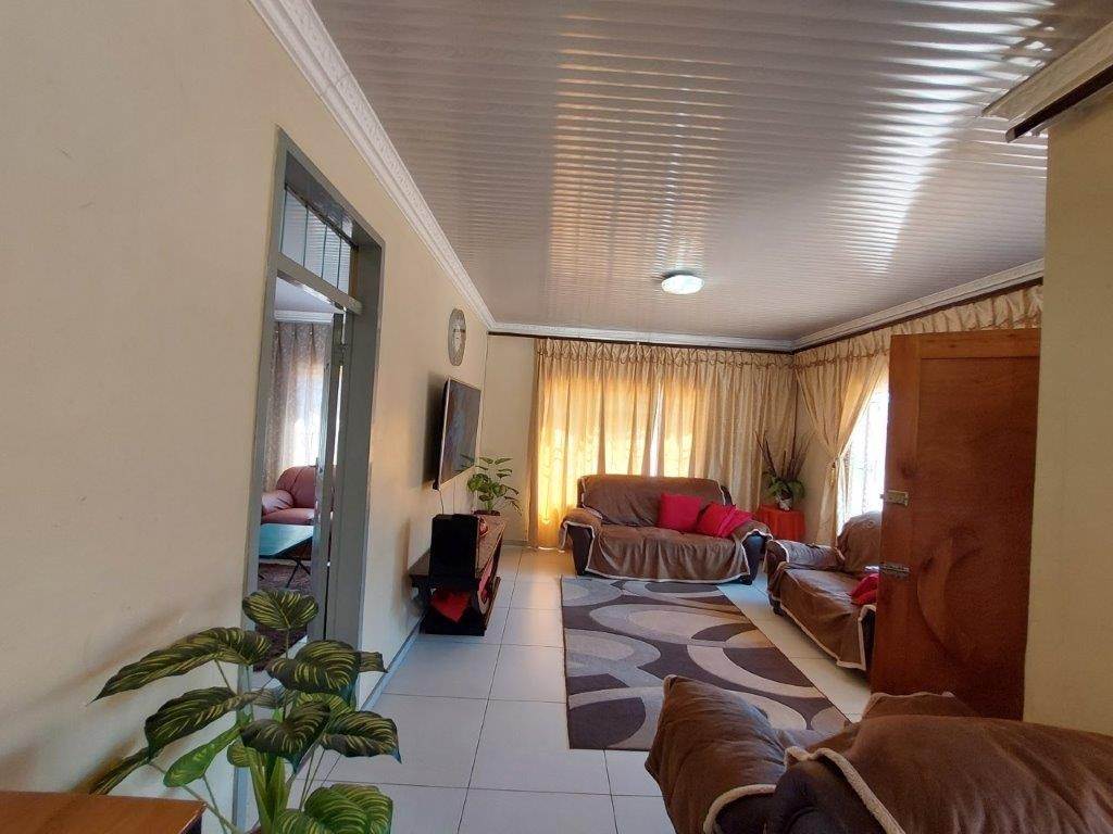 4 Bed House in Lebowakgomo photo number 9
