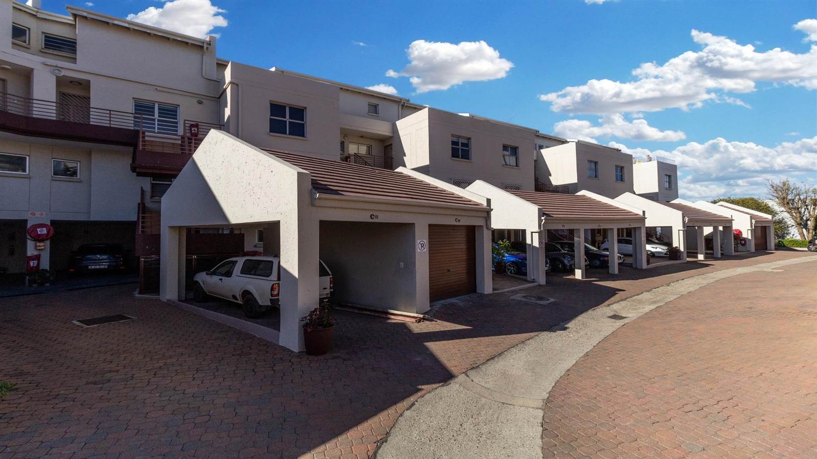 2 Bed Apartment in Northcliff photo number 19