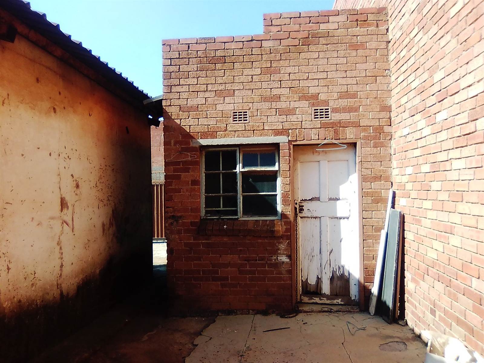 Commercial space in Tembisa photo number 17