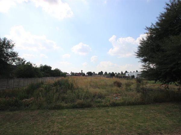 922 m² Land