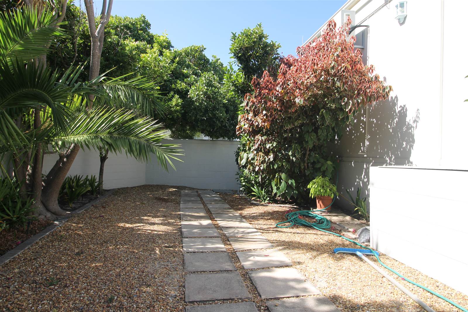 1 Bed Garden Cottage in Silvertree Estate photo number 3